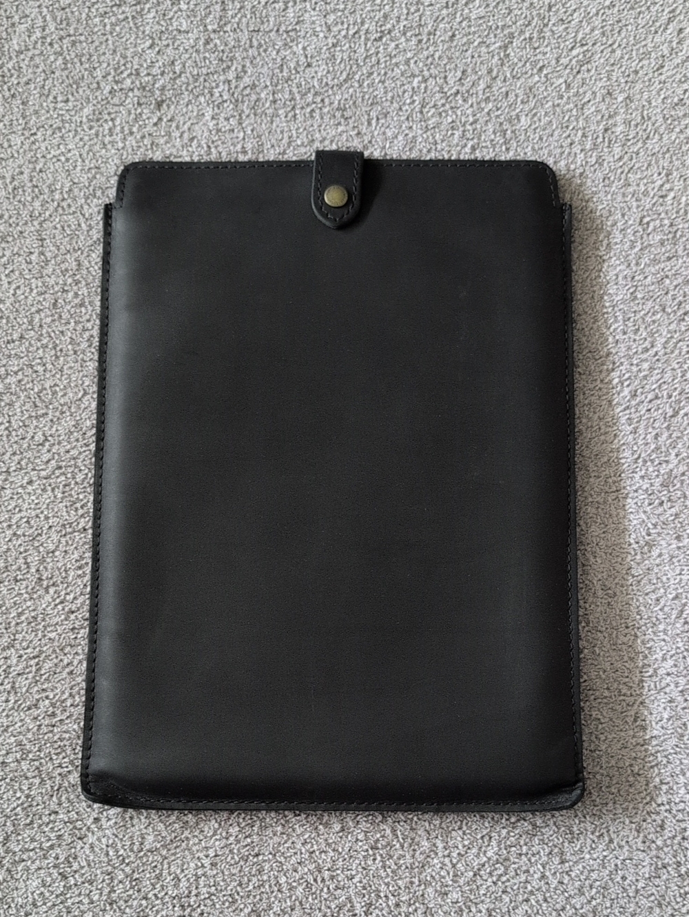 Portland Leather Laptop Sleeve with Snap Closure In Smooth Black